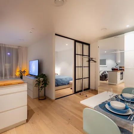 Modern In Center *