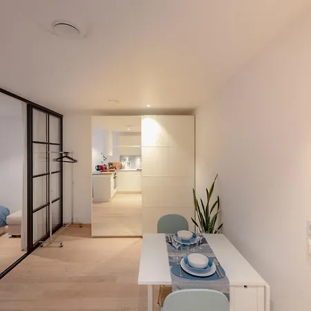 Modern In Center Apartament *