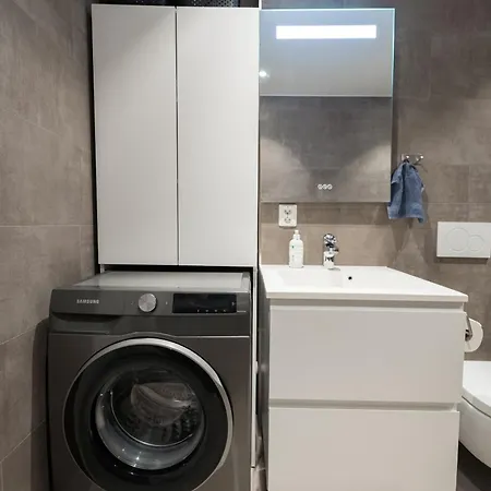 Modern In Center *