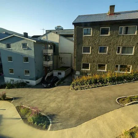 Modern In Center *